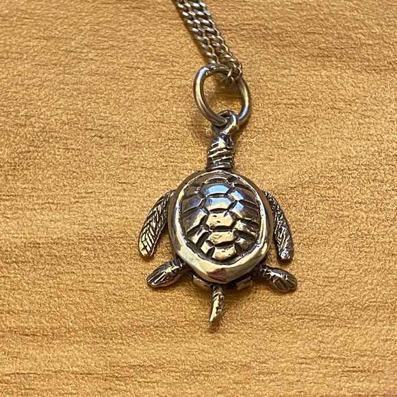 Adorable turtle or tortoise 925 Sterling silver pendant - Picture 8 of 9